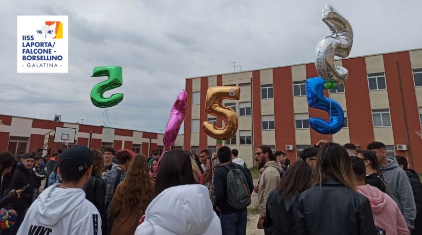 Saluto delle classi quinte a.s. 2021-2022 Saluto delle classi quinte a.s. 2021-2022